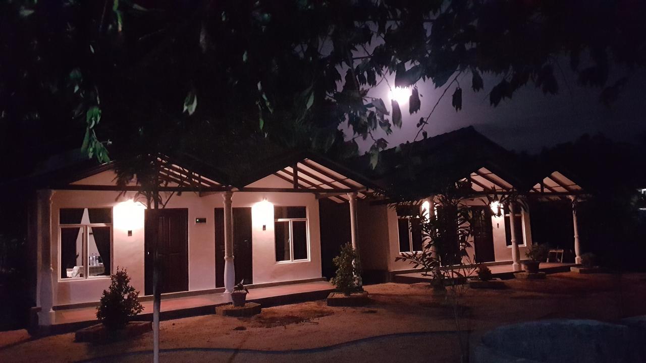 Luna Beach Hotel Nilaveli Exterior photo