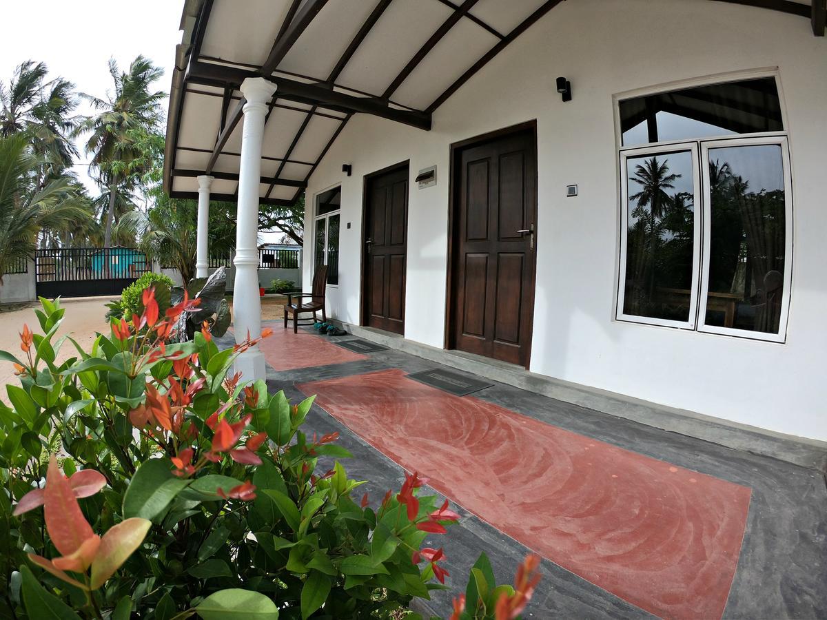 Luna Beach Hotel Nilaveli Exterior photo