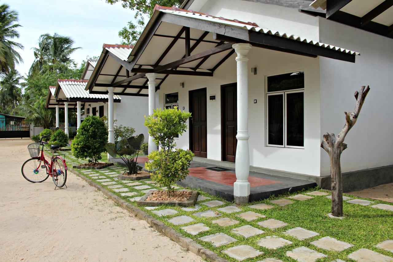 Luna Beach Hotel Nilaveli Exterior photo